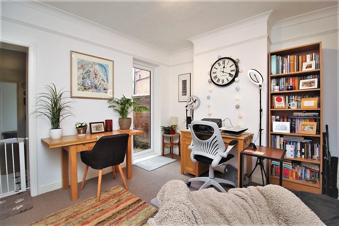 3 bed property in Grovelands Road, Reading